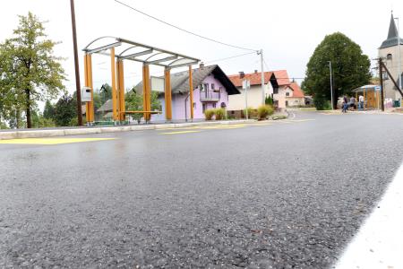 GORENJE OTAVE  NOVI NADSTREŠNICI NA AVTOBUSNEM POSTAJALIŠČU  04 FOTO LJUBO VUKELIČ